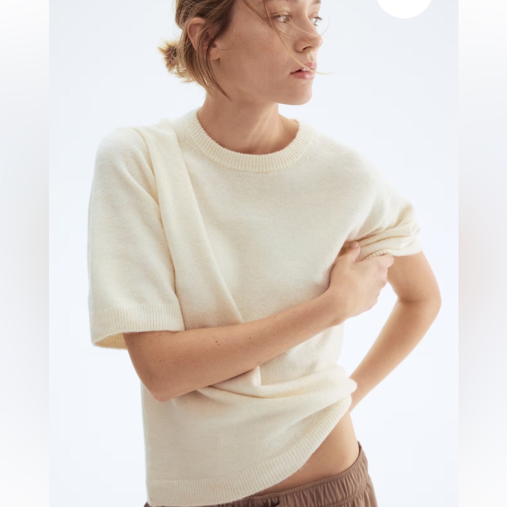 H&M Cream KNIT T-SHIRT size M